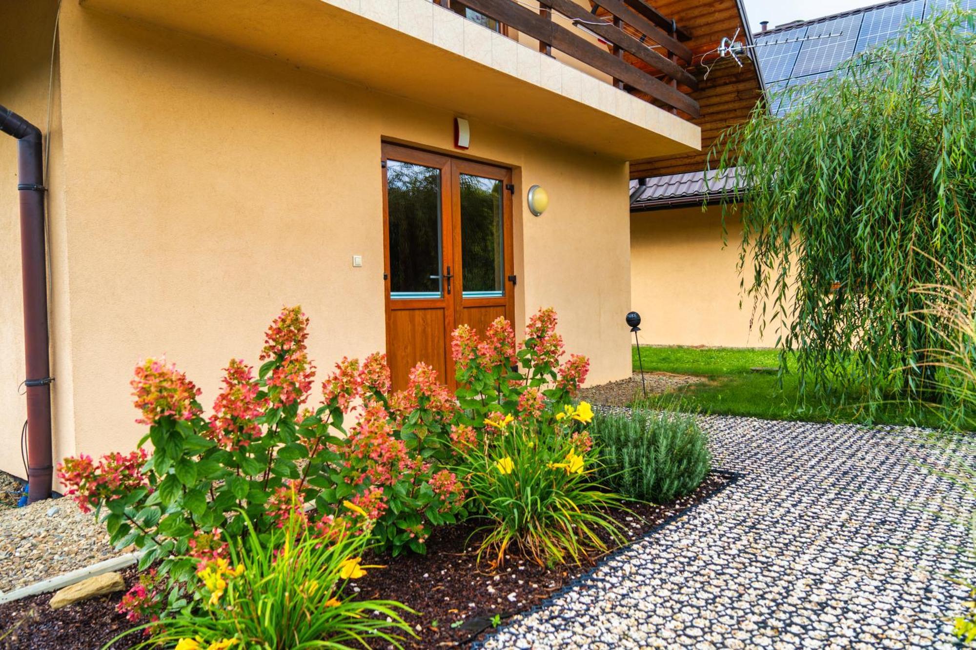 Caloroczne Domki W Bieszczadach "The Willows" Laczki Exterior foto